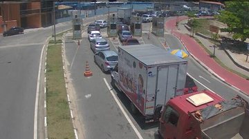 Veículos na espera para embarcar em Ilhabela - Divulgação/Dersa