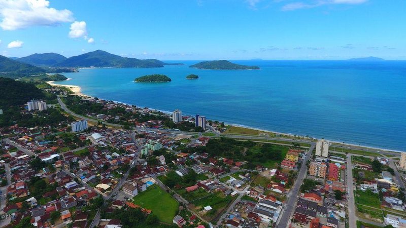 Imagem aérea de Caraguatatuba Vista de Caraguatatuba - Divulgação/PMC