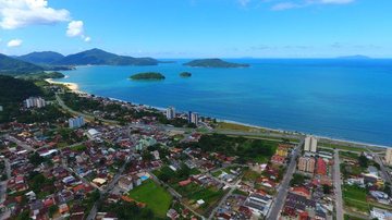 Imagem aérea de Caraguatatuba Vista de Caraguatatuba - Divulgação/PMC