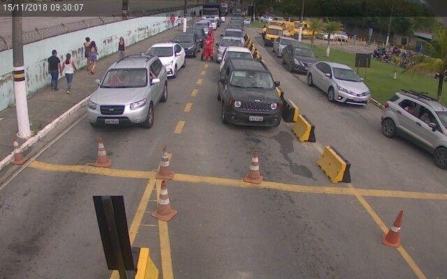 Fila para embarque em direção a Ilhabela - Divulgação/DERSA