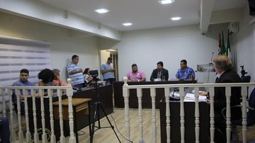 Sessão da Câmara Municipal de Bertioga em 6 de novembro - Estela Craveiro/JCN