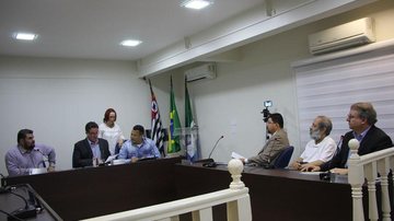 Sessão da Câmara Municipal de Bertioga em 16 de outubro - Estela Craveiro