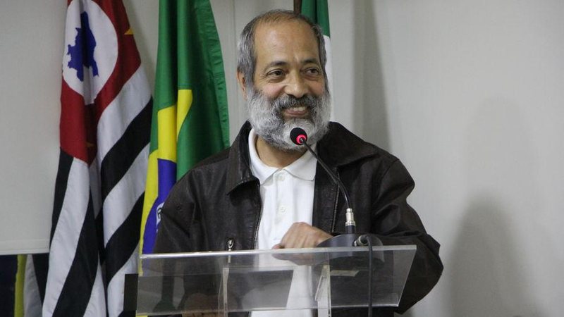 Vereador Dr. Arnaldo em sessão na Câmara Municipal de Bertioga - Estela Craveiro