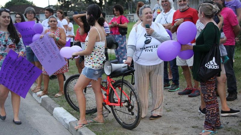 Ato do movimento Mulheres Contra Bolsonaro em Bertioga - Estela Craveiro/JCN