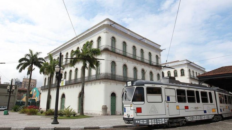 Bonde Arte tem três horários de saída no dia de festa pelo aniversário da linha de bonde turístico de Santos, com bate-papo a bordo - Susan Hortas