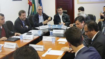 Encontro entre prefeitos, vereadores, representantes da Rumo e o deputado João Paulo Papa - Divulgação/PMI