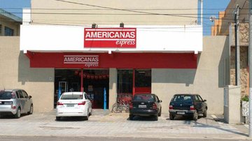 Acusado colocou os produtos em uma sacola e fugiu quando a supervisora da loja ofereceu ajuda - Reprodução