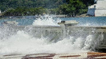 Ressaca marítima em Santos - Arquivo Divulgação/PMS