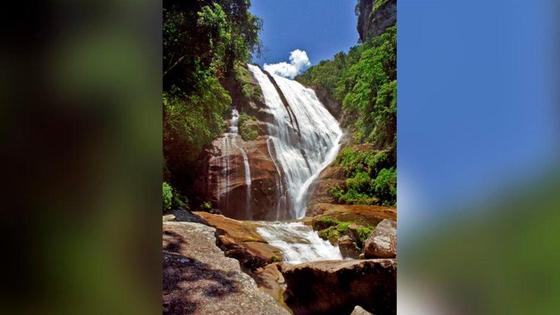 Águas cristalinas e queda de 46 metros tornam a Cachoeira do Gato um dos maiores atrativos - Divulgação