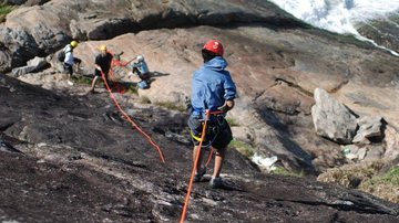 Uma das modalidades neste mês será o rapel, no Morro do Maluf - Carlos Fontoura