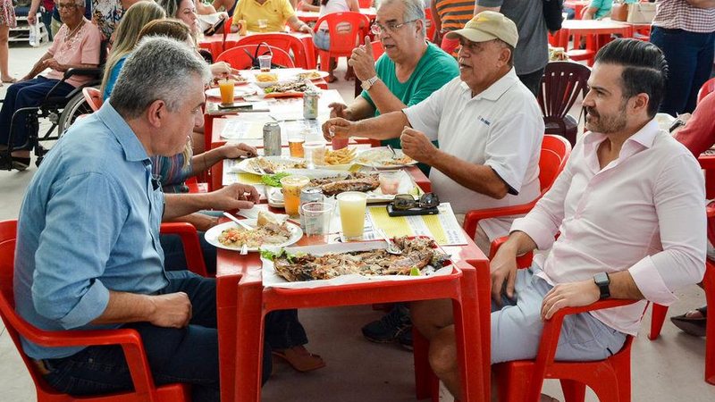 Prefeitos, deputados e candidatos participaram do encerramento da 41ª Festa da Tainha de Bertioga - Diego Bachiéga/PMB