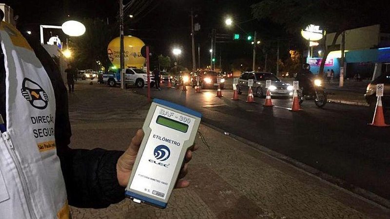 Quase 300 veículos foram fiscalizados durante operação realizada na avenida Manoel da Nóbrega - Divulgação