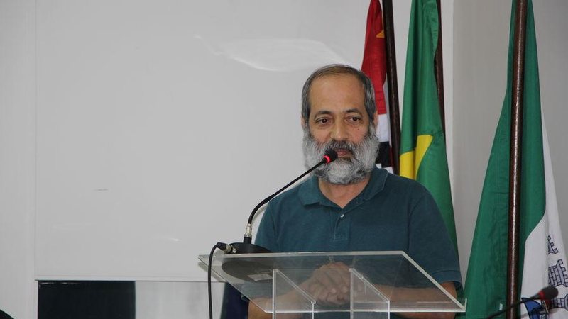 Dr. Arnaldo em pronunciamento na Câmara Municipal de Bertioga - Estela Craveiro