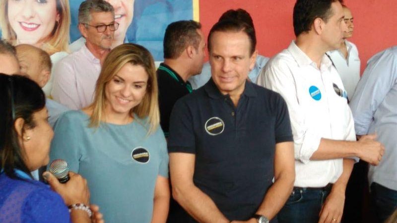 Dória subiu em uma cadeira para discursar em clima de campanha - Jéssica Aquino