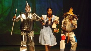 O Homem de Lata, Dorothy e o Espantalho envolvem-se em diversas aventuras - Divulgação