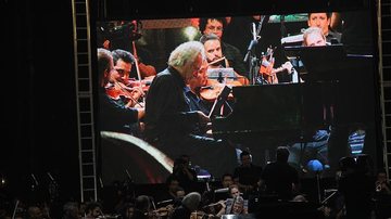 Orquestra Bachiana Filarmônica Sesi SP se apresenta na praia de Pitangueiras - JCN