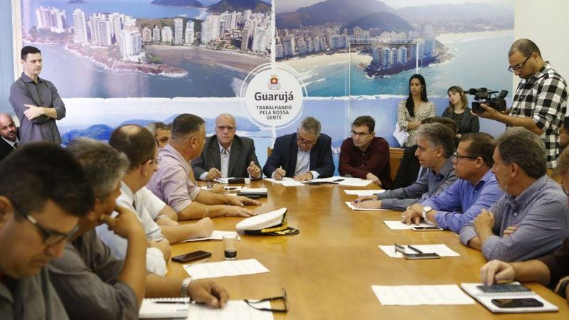 A reunião contou com o prefeito Válter Suman, o vice-prefeito de Santos, Sandoval Soares, além de autoridades de Guarujá e região - Helder Lima/PMG