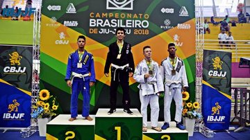 Igor enfrentou quatro lutas antes de conquistar o ouro no juvenil - Divulgação/CBJJ