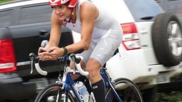 Carlos pedalava com um grupo de ciclistas quando foi atropelado - Reprodução Internet