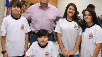 As escolas convocarão os pais para receberem o kit destinado a todos os alunos do Fundamental I e II - Luís Gava/PMC