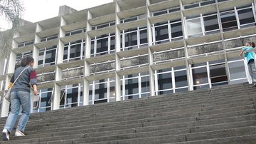 O Teatro Brás Cubas fina na avenida Senador Pinheiro Machado, 48, Santos - Vagner Dantas