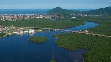 Rio Itapanhaú no cruzamento com a rodovia Rio-Santos - JCN