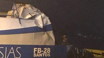 Embarcação da Dersa danificada no Porto de Santos - WhatsApp/Aconteceu em Bertioga