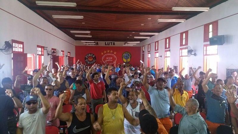 Trabalhadores reivindicam a manutenção do mercado de trabalho, o “não extermínio dos avulsos nos terminais” e melhores salários - Divulgação