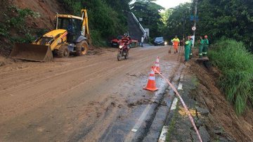 Defesa Civil e funcionários da prefeitura trabalham para desobstruir vias públicas - PMI