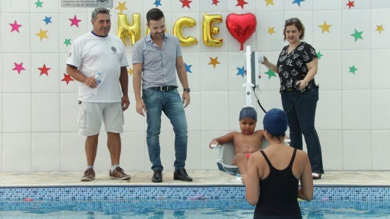 Piscina do Nace ganhou aquecedor, filtro, cadeiras e um elevador para entrada de portadores de necessidades especiais - JCN
