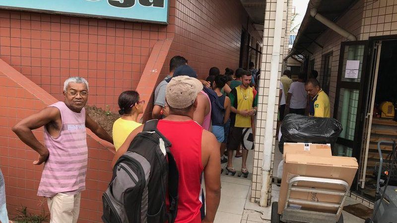Espera para retirar encomendas e correspondências dura, no mínimo, uma hora - JCN