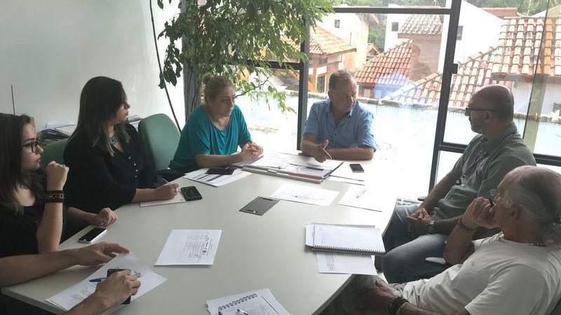 Reunião na secretaria de Desenvolvimento Econômico definiu detalhes da inauguração - Divulgação / PMI