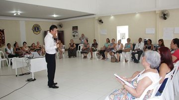Mestre em psicologia capacitou 22 professores na sede do Lions Clube Bertioga - JCN