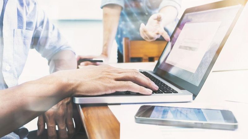 Um dos cursos gratuitos oferecido é de informática básica - Reprodução Internet