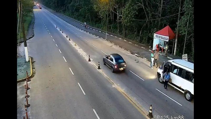 Rodovia Oswaldo Cruz ao amanhecer desta quinta-feira - Divulgação/DER