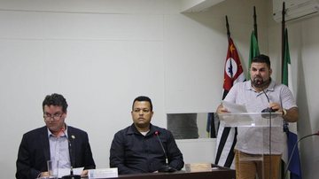 Vereadores Ney Lyra, Biró e Carlos Ticianelli em sessão da Câmara de Bertioga em 4 de setembro - Estela Craveiro
