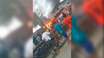 Fogo se alastrou para mais duas residências na avenida Luis Gama - Enviado via WhatsApp