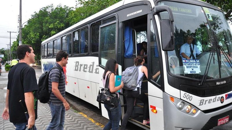 Estudantes estão proibidos de expelir fluidos corporais que causem desconforto ou danos aos veículos - Renata de Brito/PMB