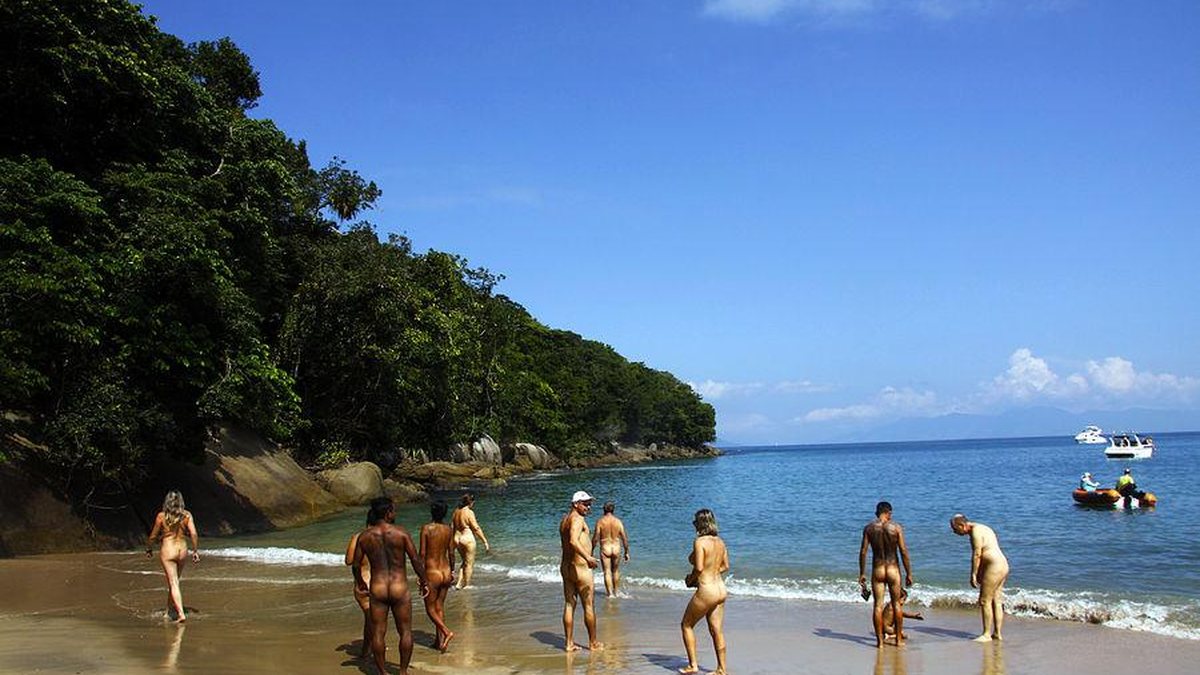 Grupos querem oficializar praia de Ubatuba para prática do naturismo