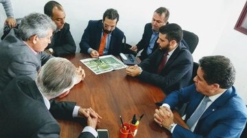 Reunião sobre a rua do Peixe e o Terminal Público Pesqueiro de Santos - Divulgação/Marcelo Squassoni