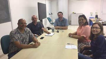 Reunião visou uma parceria que beneficie alunos e professores da rede municipal de ensino - Divulgação/PMSS