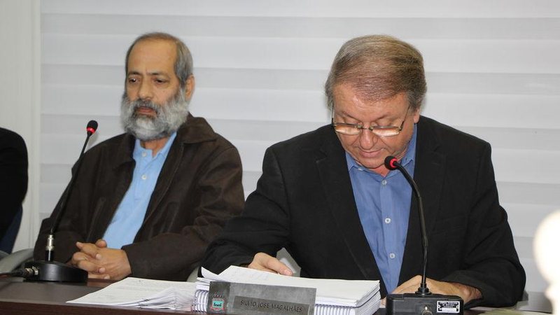 Vereadores Dr. Arnaldo e Silvio Magalhães na sessão de terça-feira, 26 - Estela Craveiro/JCN