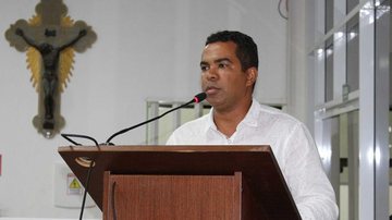 Marquinhos Guti (DEM) destacou que no último resultado do Ideb, Ilhabela estava atrás de Caraguatatuba, que conta com orçamento similar - CMI