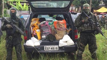 Os entorpecentes foram encontrados em um beco e estavam armazenados em grandes sacos - Divulgação/Polícia Militar