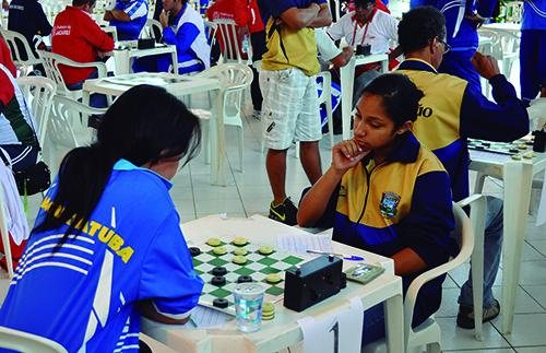 Linda combinação de abertura na damas de 100 casas. 