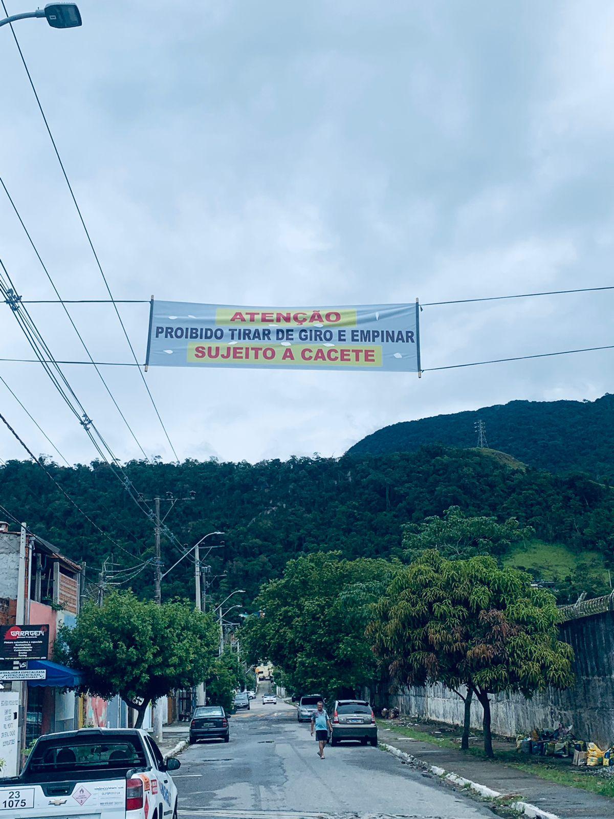 Facção criminosa ameaça 'dar cacete' em quem empinar moto no litoral de SP, Santos e Região