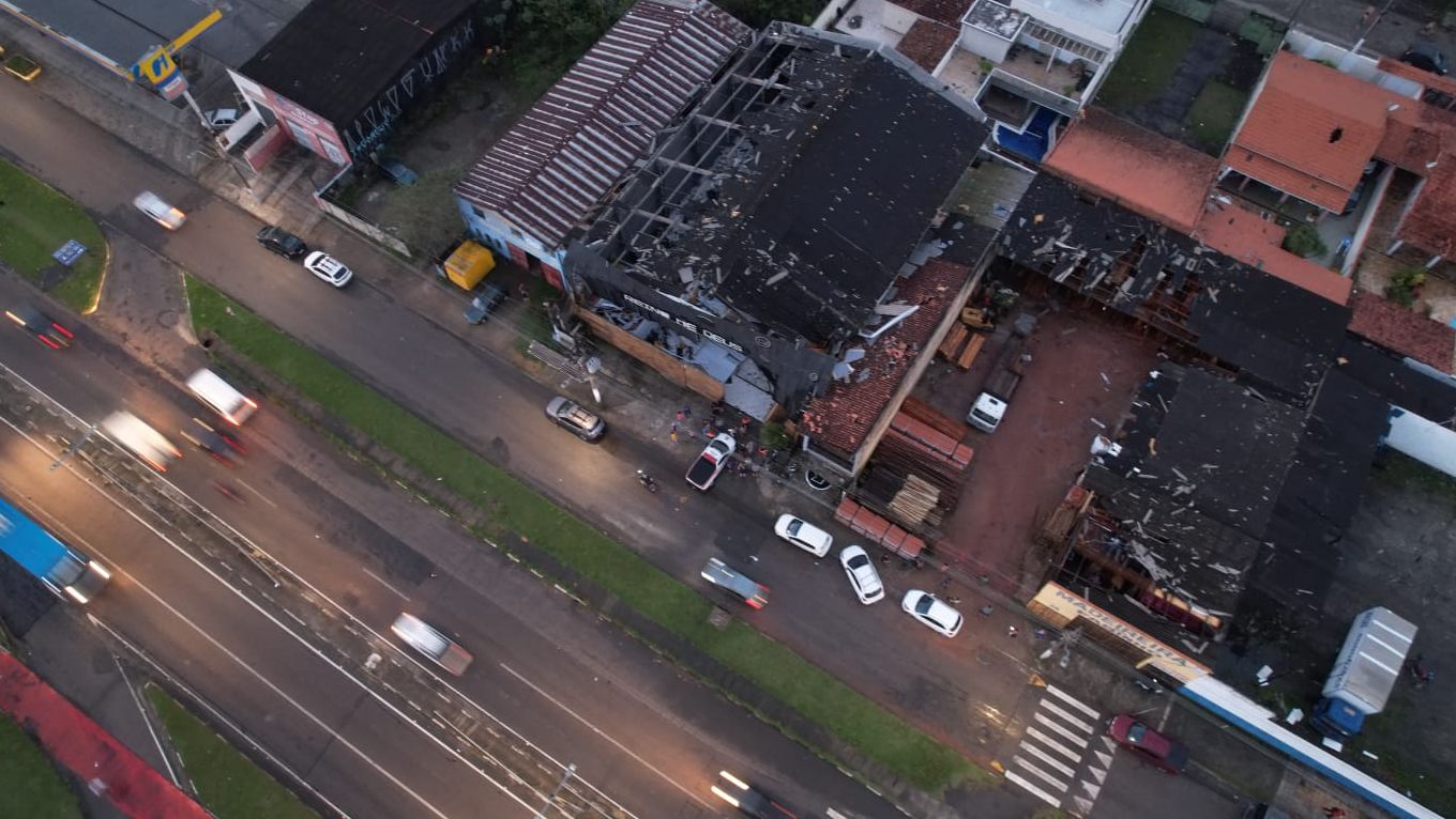 Vista da igreja que ficou destruída no Golfinhos (Imagens do DentCop)