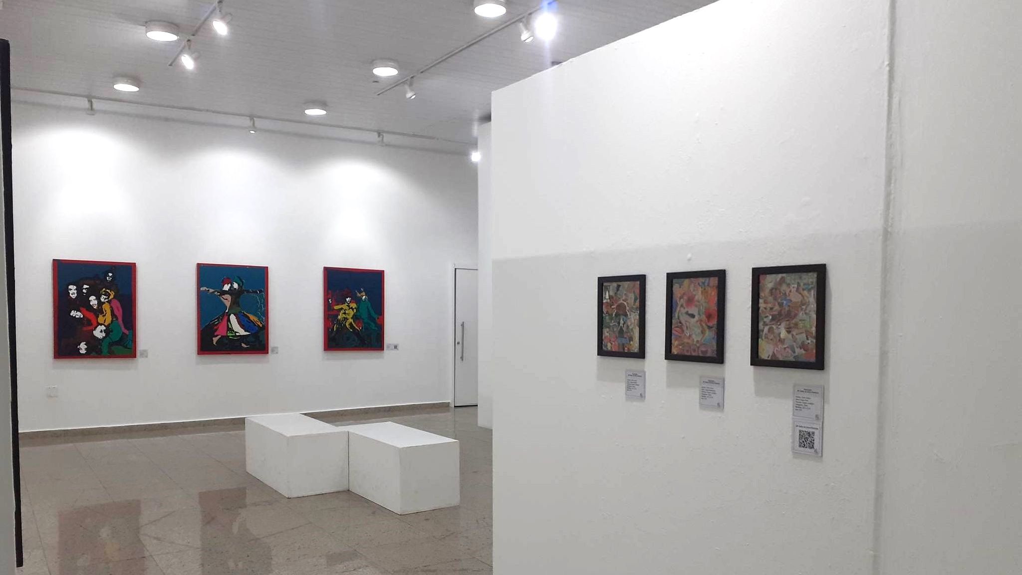 Interior da galeria Nilton Zanotti em Praia Grande