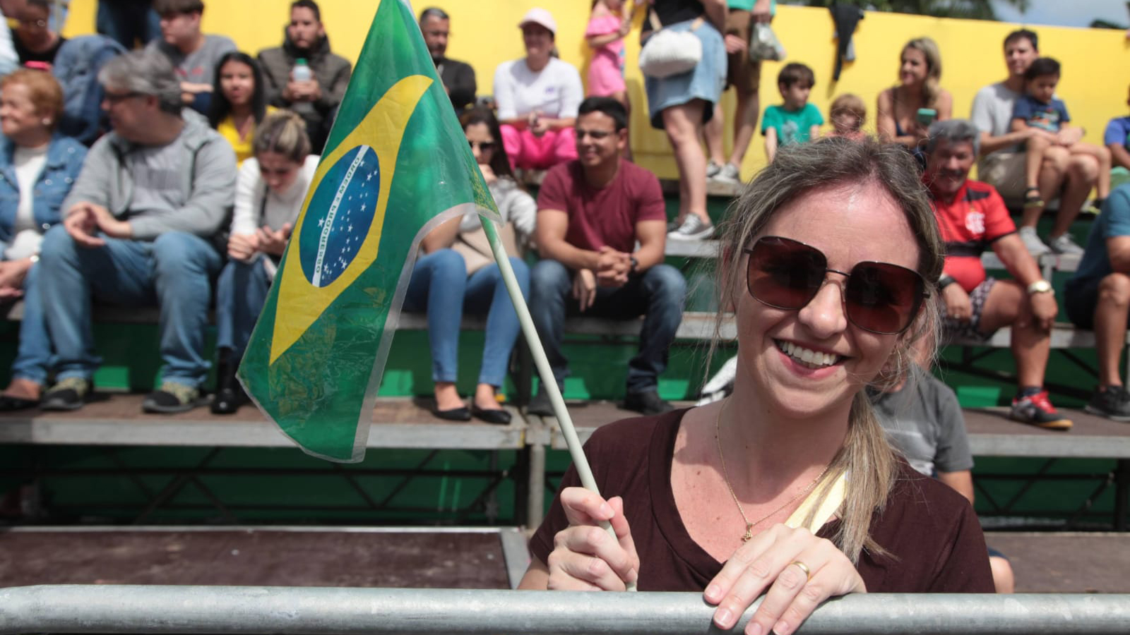 Santista comemorando o retorno do desfile