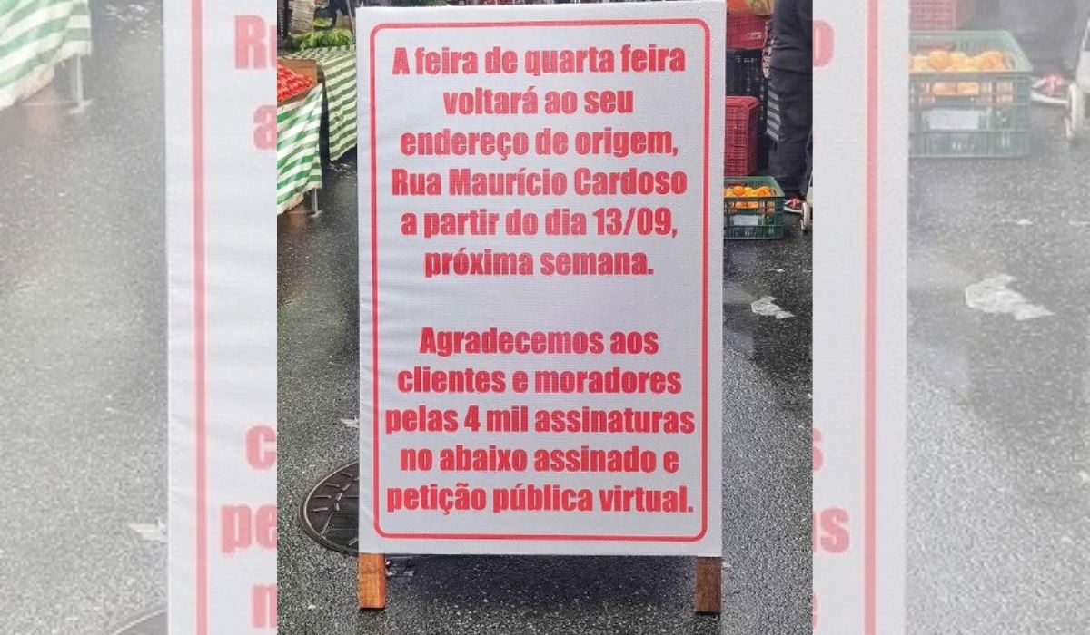 Placa em feira de Praia Grande